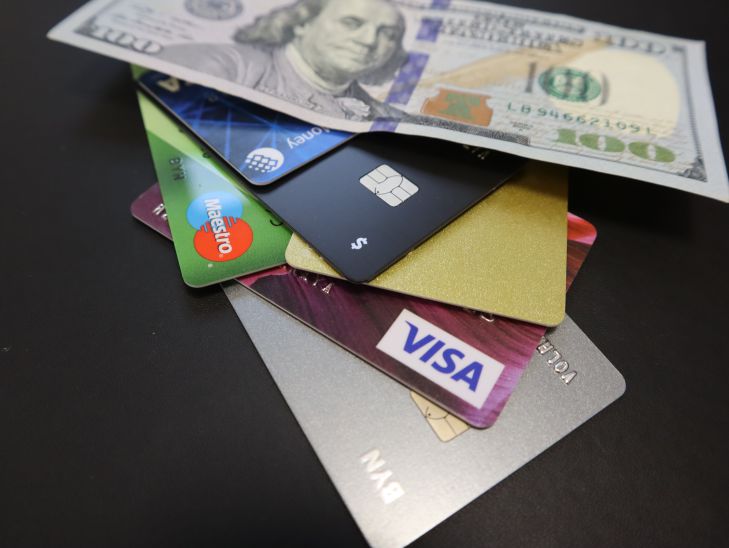 Нашёл — не значит твоё: житель Борисова заплатит 120 БВ за поход по магазинам с чужой картой банковская карта