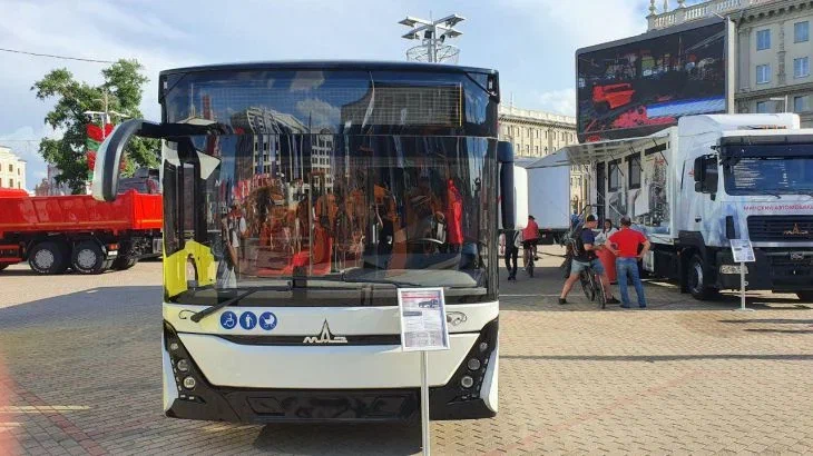 С конвейера МАЗ сошел 35-тысячный автобус: новый МАЗ 216 отправится в Гомельскую область Автобус