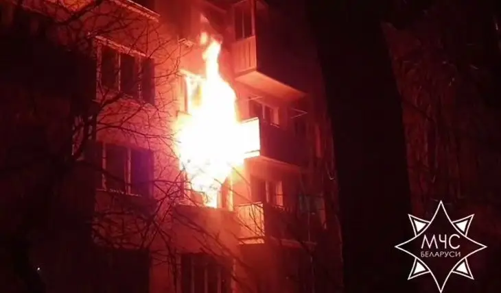 В Минске ночью спасли трех человек, одна женщина умерла пожар
