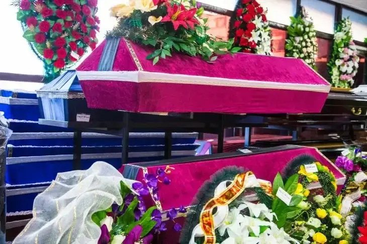 С 1 апреля 2026 года пособие на погребение в Беларуси станет меньше: подробности Гробы