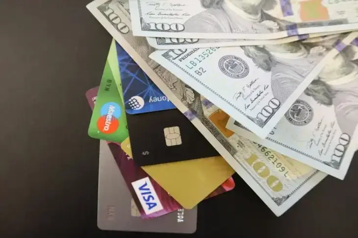 В Пуховичском районе наказали 14 продавцов банковских карт: напоминание от милиции Карты