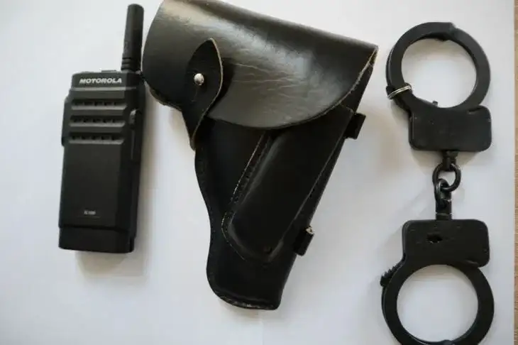 Минчанин решил заработать на сбыте психотропов: задержали спустя три дня Наручники