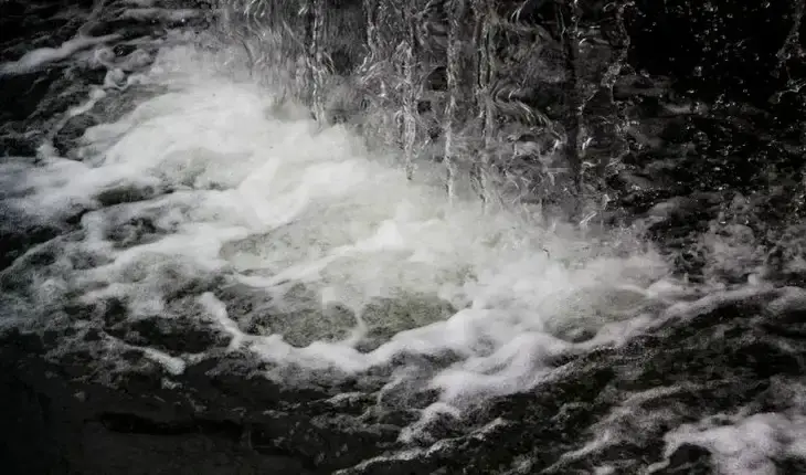 В Бангладеш автобус с 40 пассажирами рухнул в реку: многие погибли