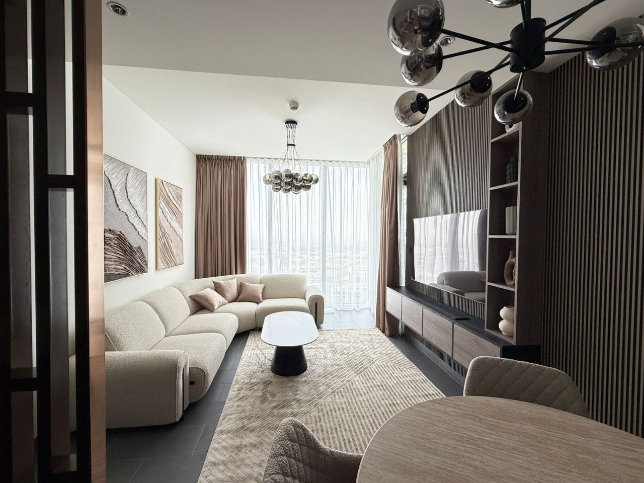 Сочетание материалов: почему дизайнеры миксуют дерево, металл и стекло и какое правило «60-30-10» работает