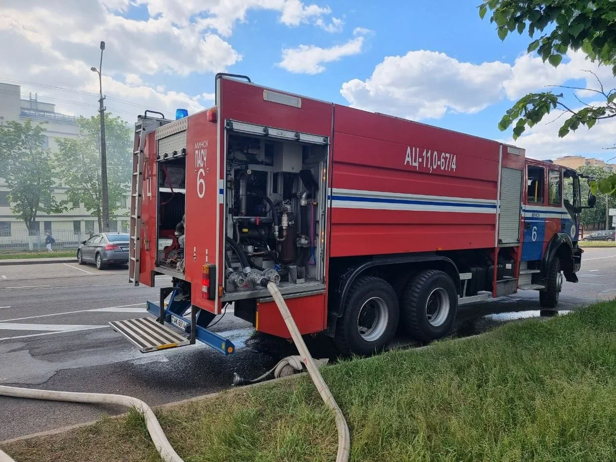 В Пинском районе горит лес: на борьбу с огнем вышли сотрудники МЧС, работники лесхоза и сельхозпредприятий