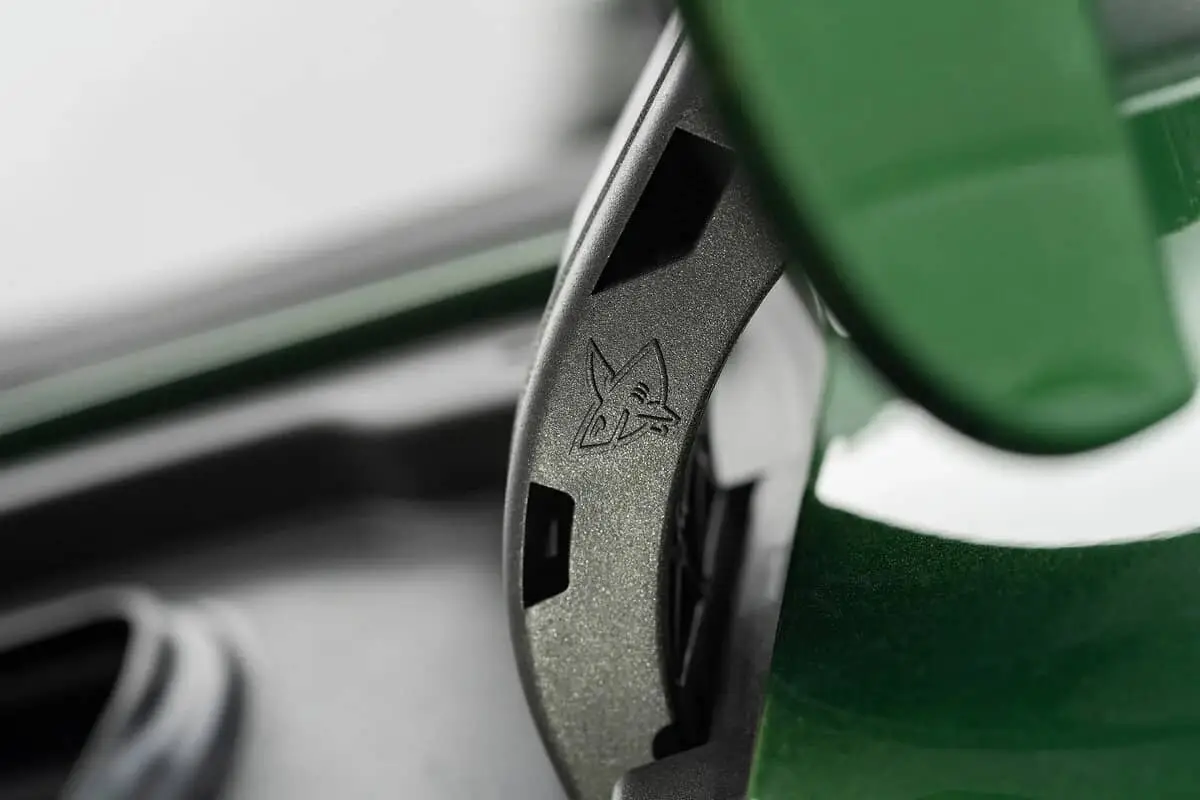 Секретная традиция Opel: почему на автомобилях компании прячут акул и где их искать Акула