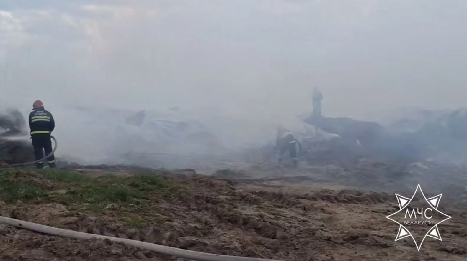 ЧП в Воложине: на местном льнокомбинате бушевал масштабный пожар пожар