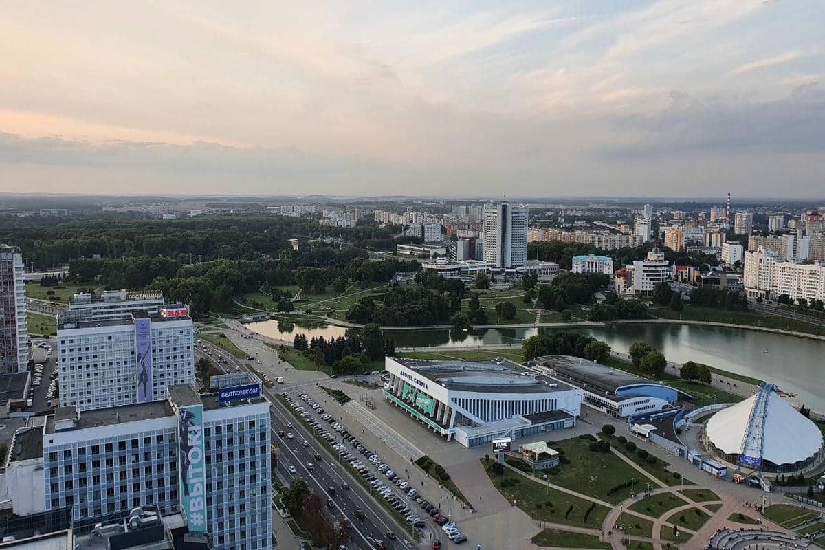 В Минске навели порядок: завершено благоустройство территорий после осенне-зимних аварийных работ