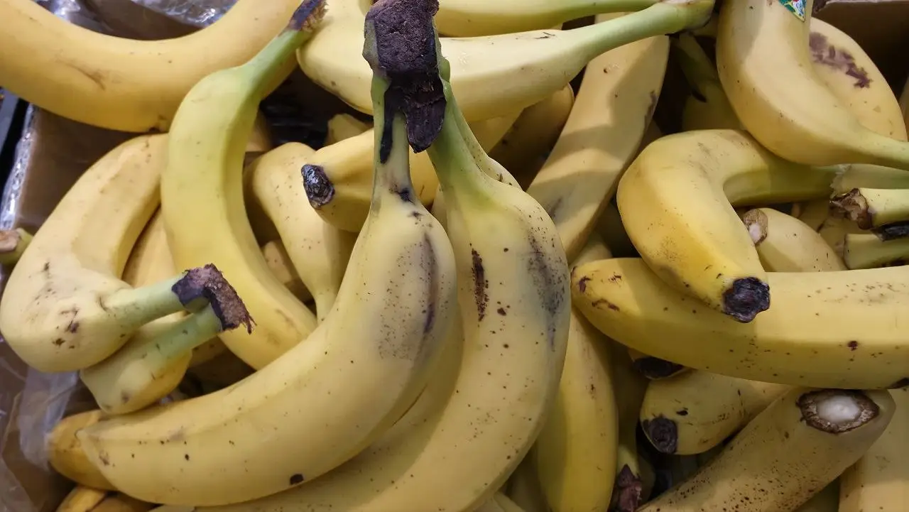 Почему нельзя есть бананы на ночь с кефиром: взрыв газа и плохой сон