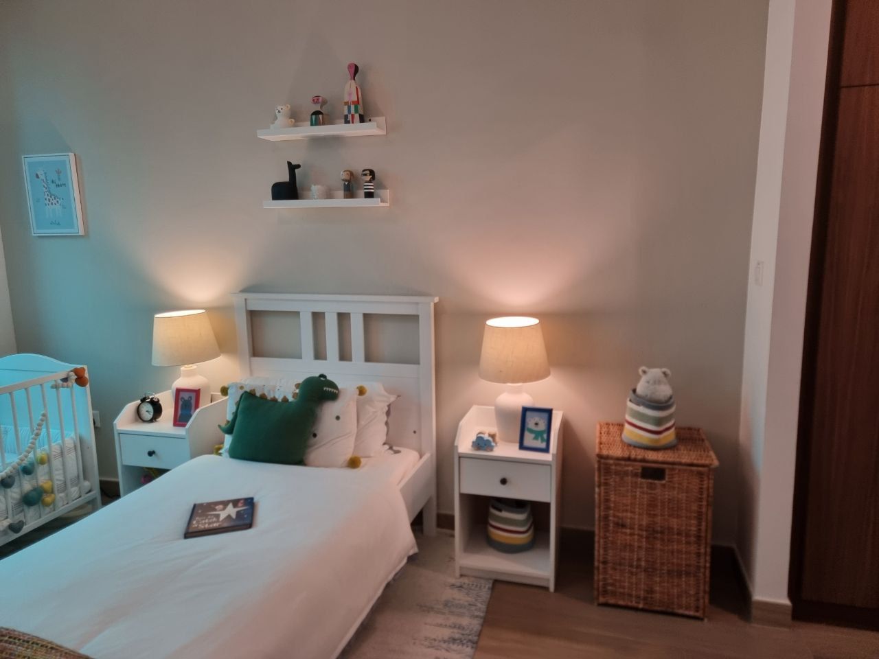 Следы от фломастера: чем оттереть со стен и мебели и почему спирт работает, а вода — нет комната