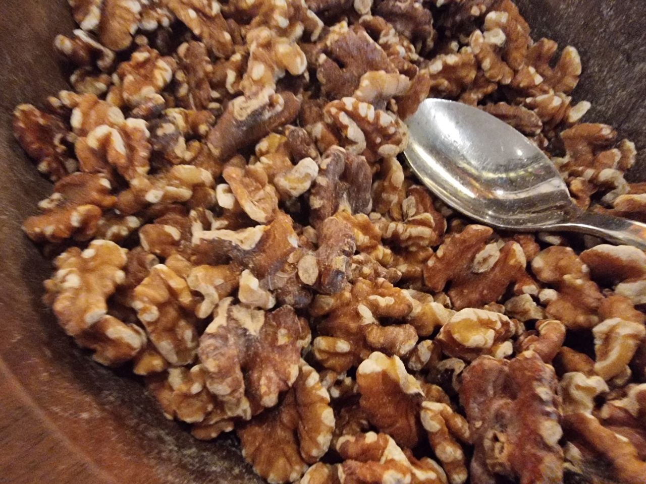 Горсть орехов: сколько калорий вы съедаете незаметно за просмотром фильма Орехи