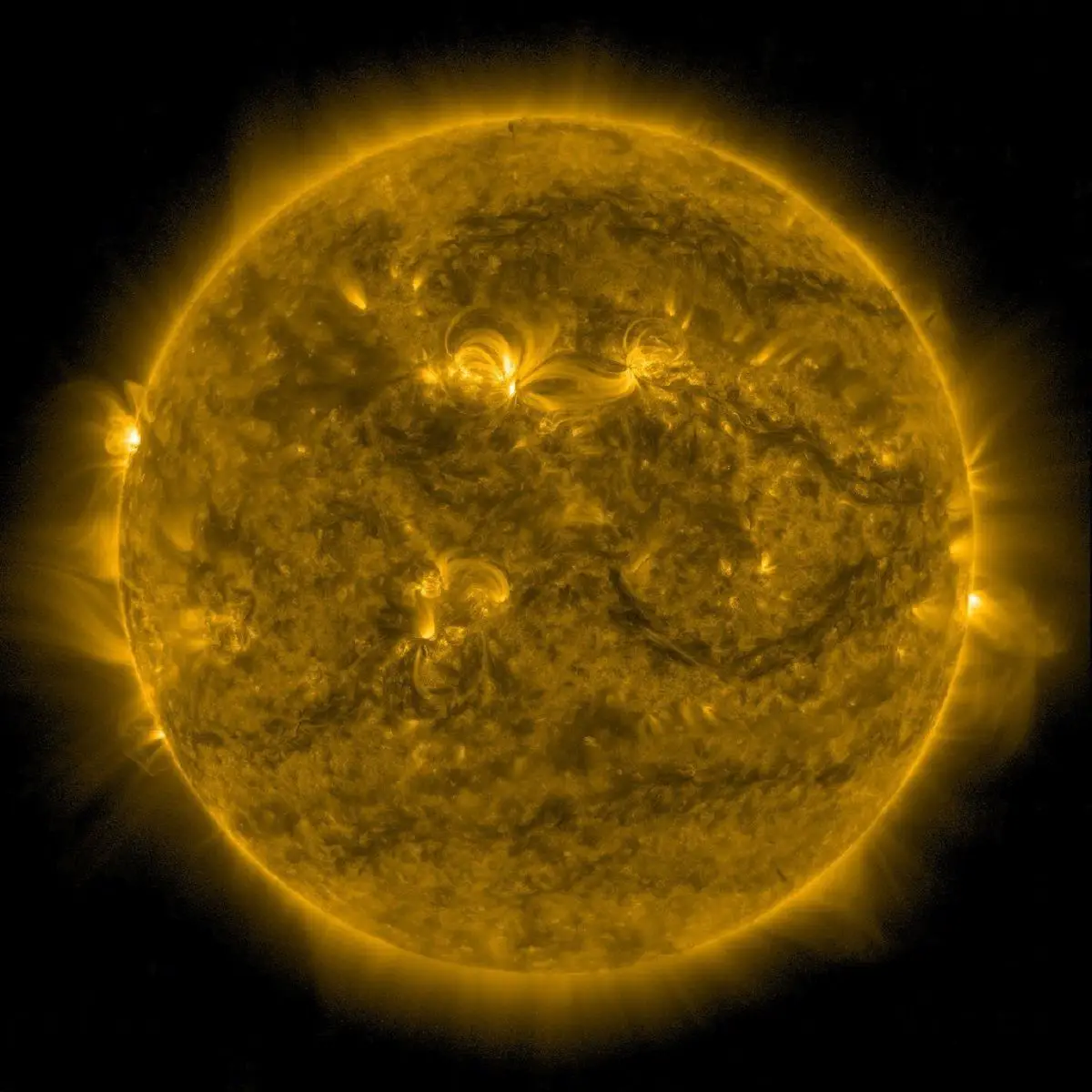 Берегите головы. Магнитные бури идут: что следует знать всем Солнце