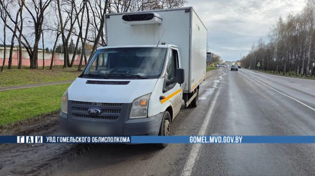 Под Гомелем грузовик задавил человека. Мужчина не выжил автомобиль