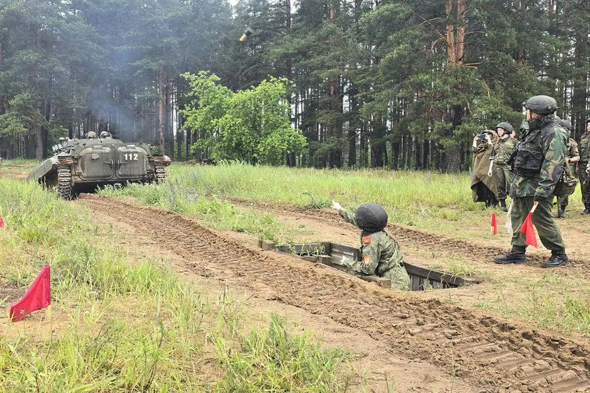 Кто из школьников отправится на 10-дневные учебно-полевые сборы в 2026 году: Минобразования дало разъяснения Учения