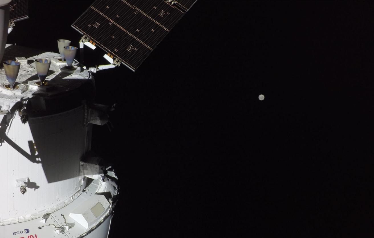 Новая страница в истории человечества. Космический корабль Orion с четырьмя астронавтами завершил облет Луны и возвращается на Землю космос