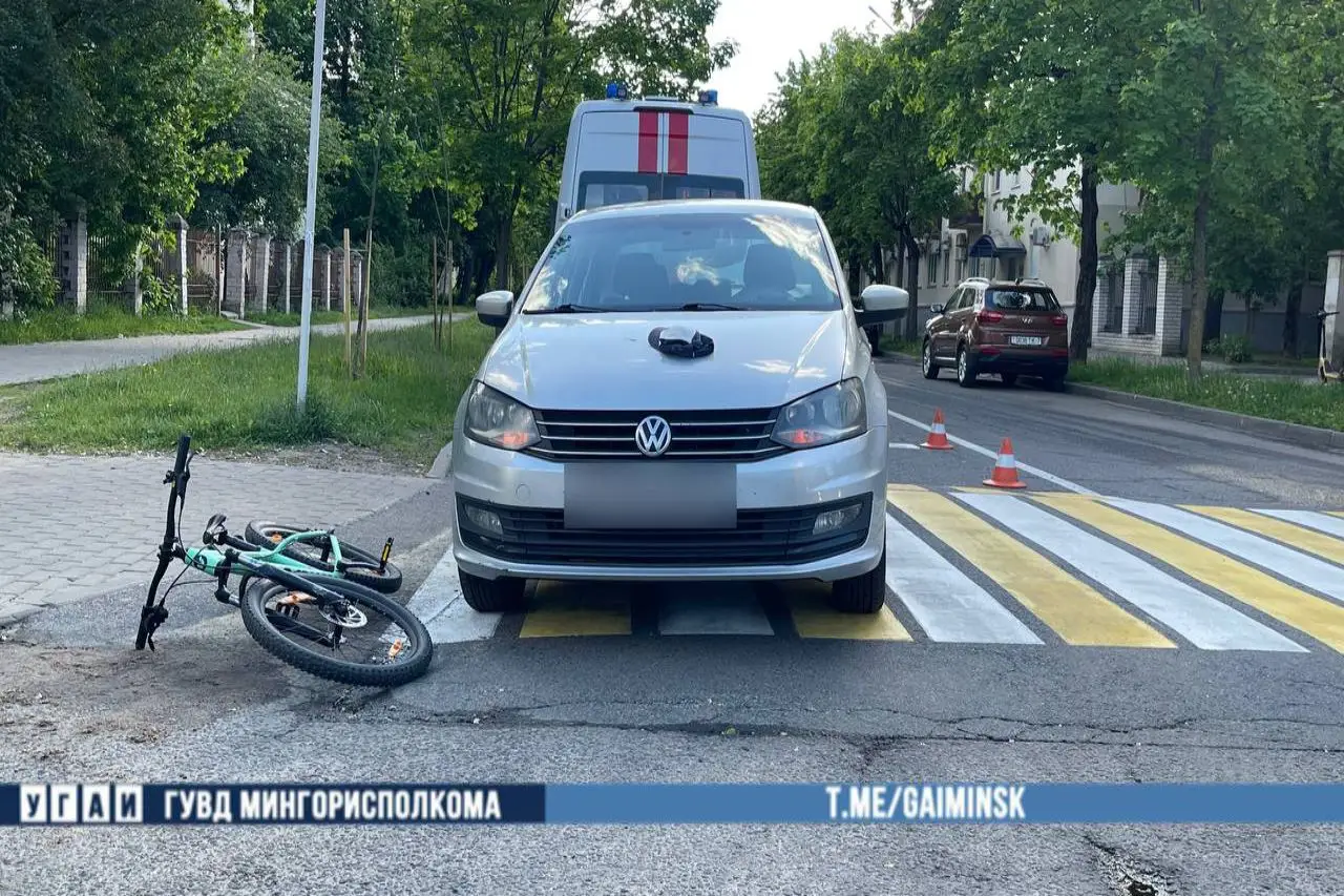 35-летняя минчанка на «Volkswagen» наехала на 10-летнего велосипедиста Авария на дороге