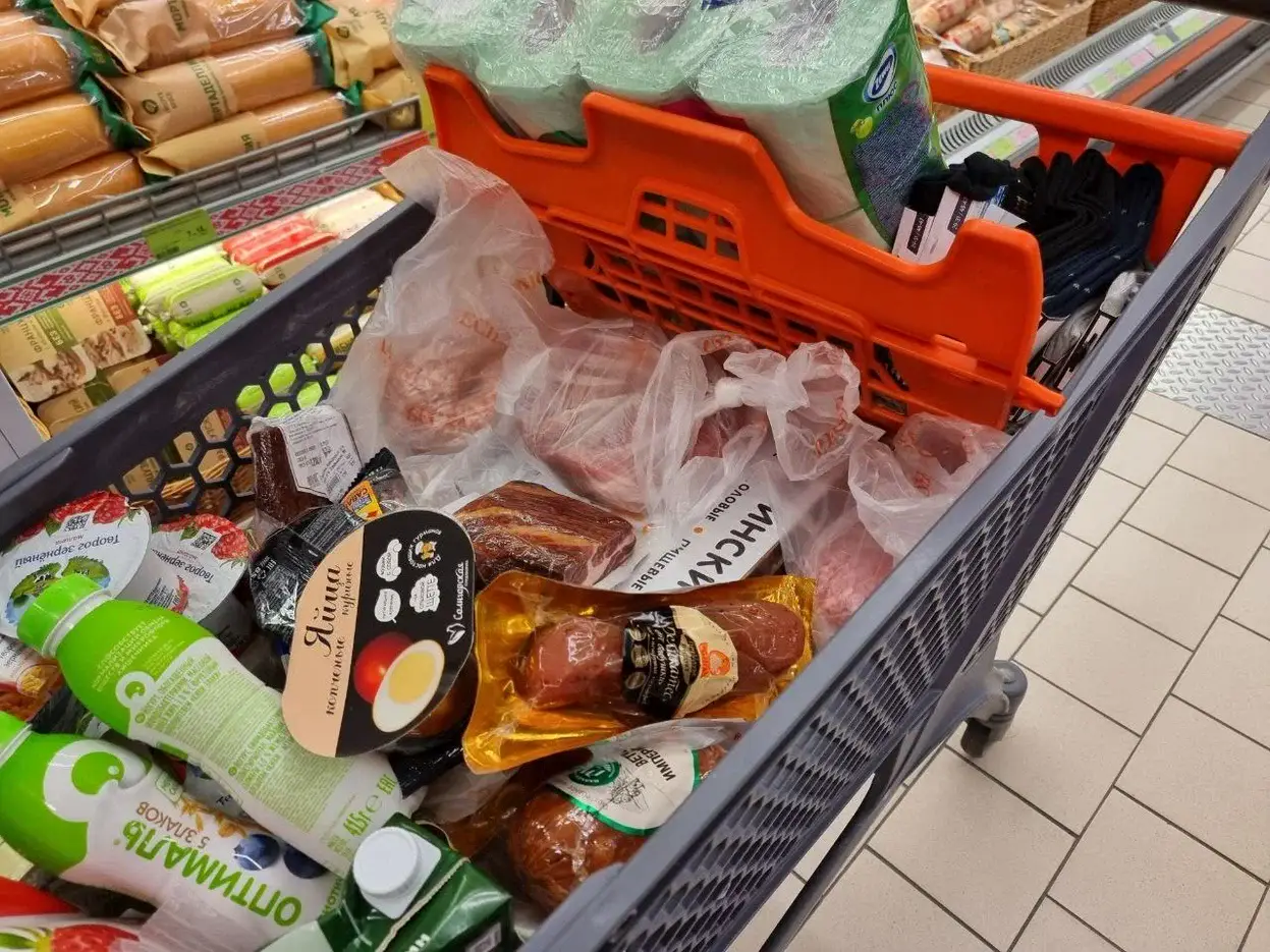 Белорусов могут оштрафовать за бесплатные пакеты в супермаркетах Продуктовая тележка