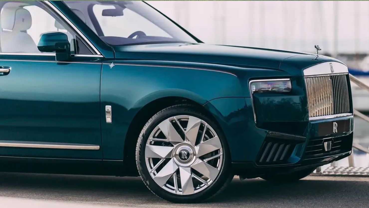 Эксперт рассказал, как обстоят дела с продажами Rolls-Royce в России. Все стабильно