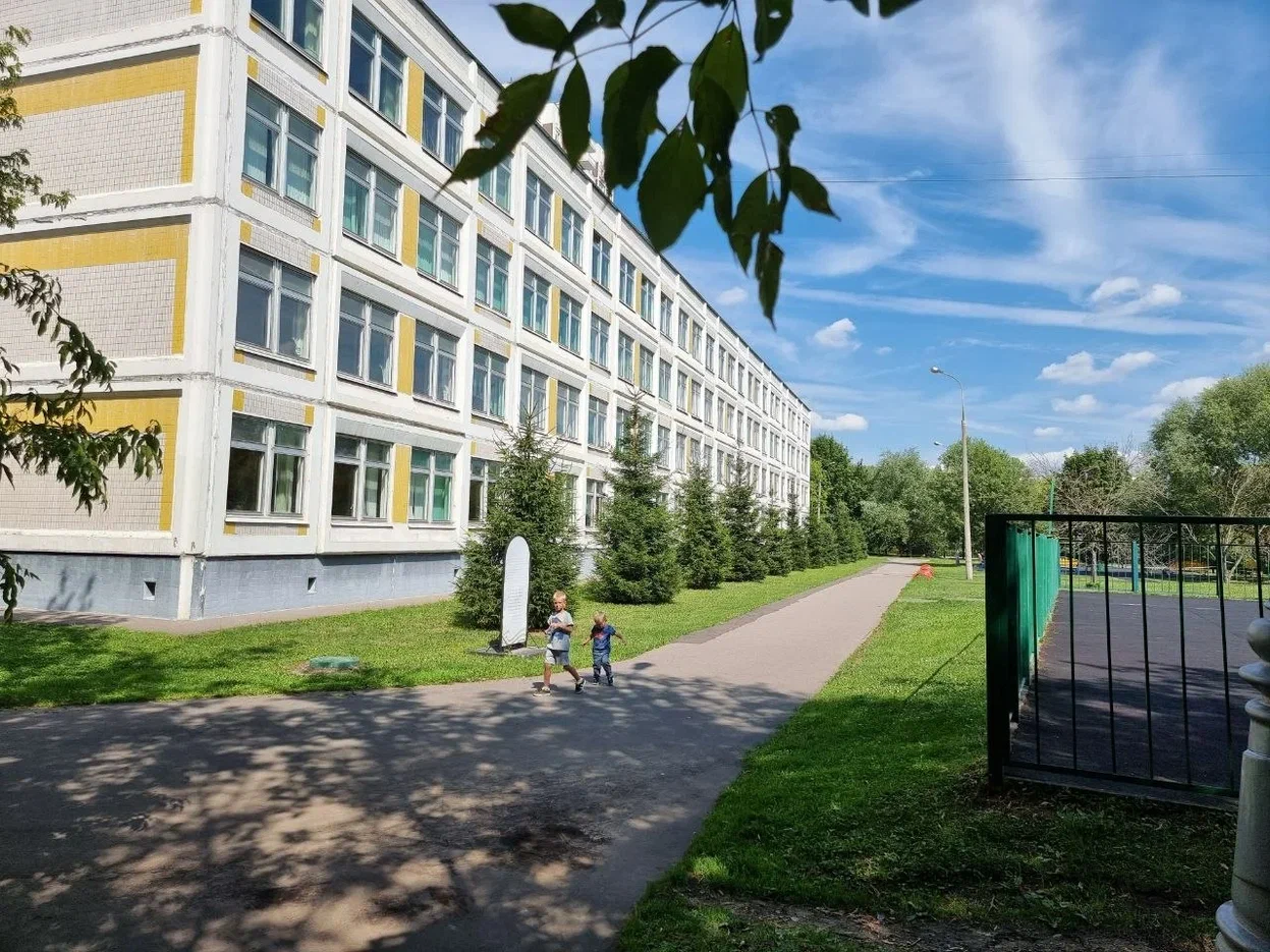 В Минске выпускные вечера в 2026 году пройдут в новом формате Здание школы