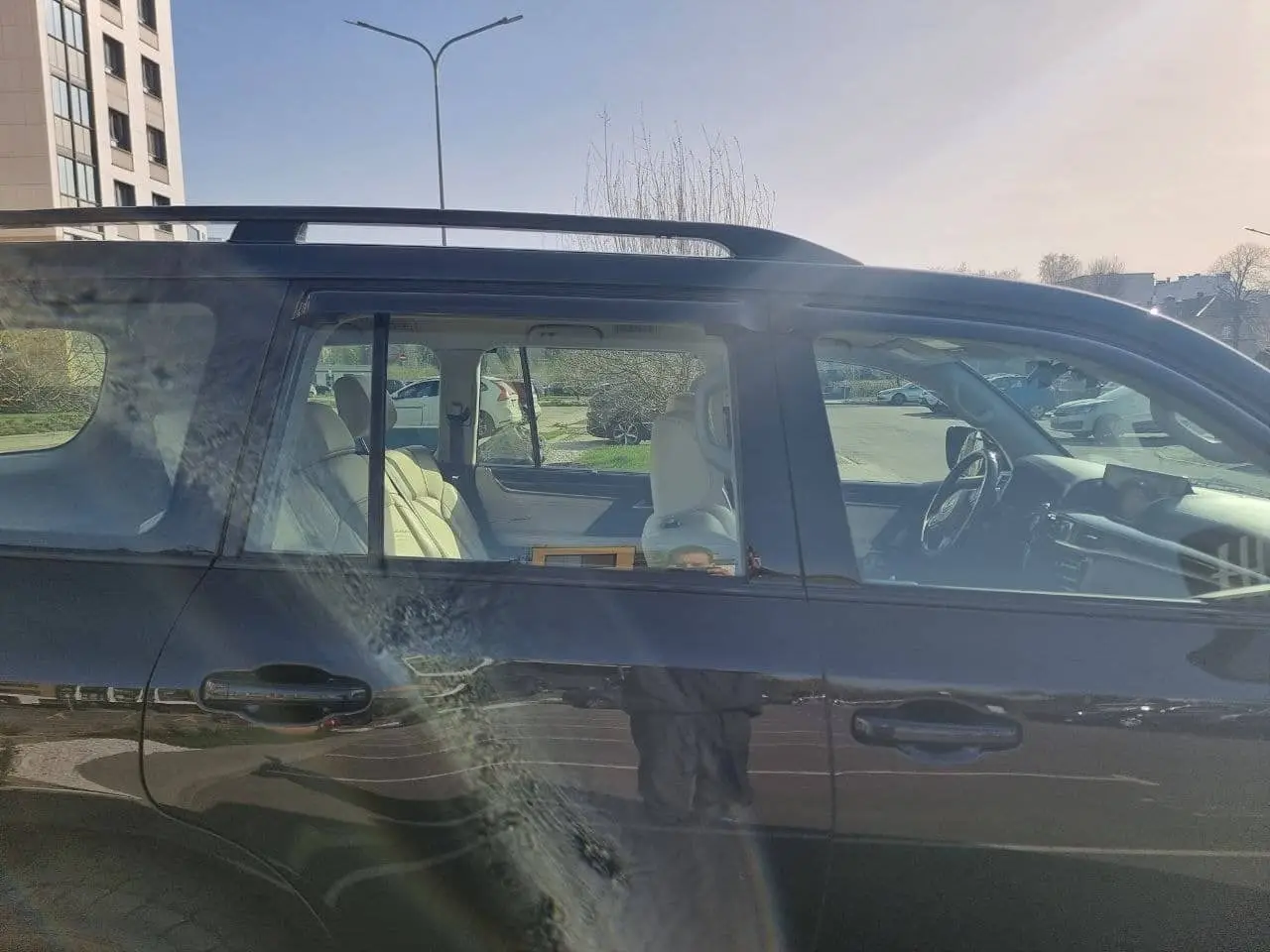 Несмотря на лидерство в производстве, BYD уступил Volkswagen в продажах в Китае Черный автомобиль