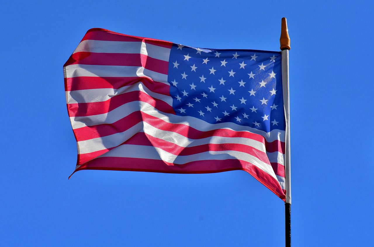 США поставили на паузу возможную поставку Тайваню оружия на 14 млрд долларов флаг США