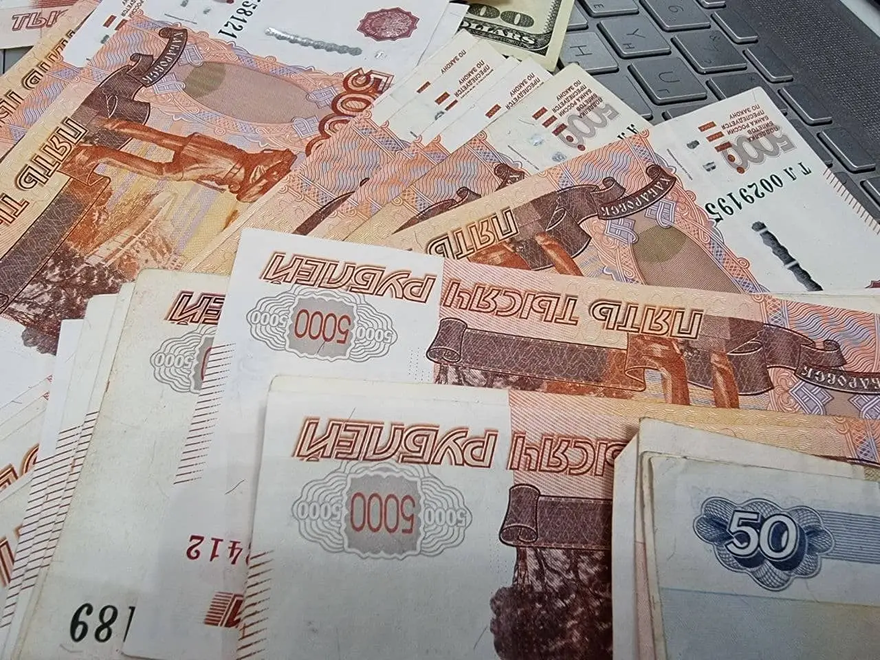Поклонник Егора Крида отсудил 33 тыс. рублей за трёхлетнее ожидание концерта Российские деньги
