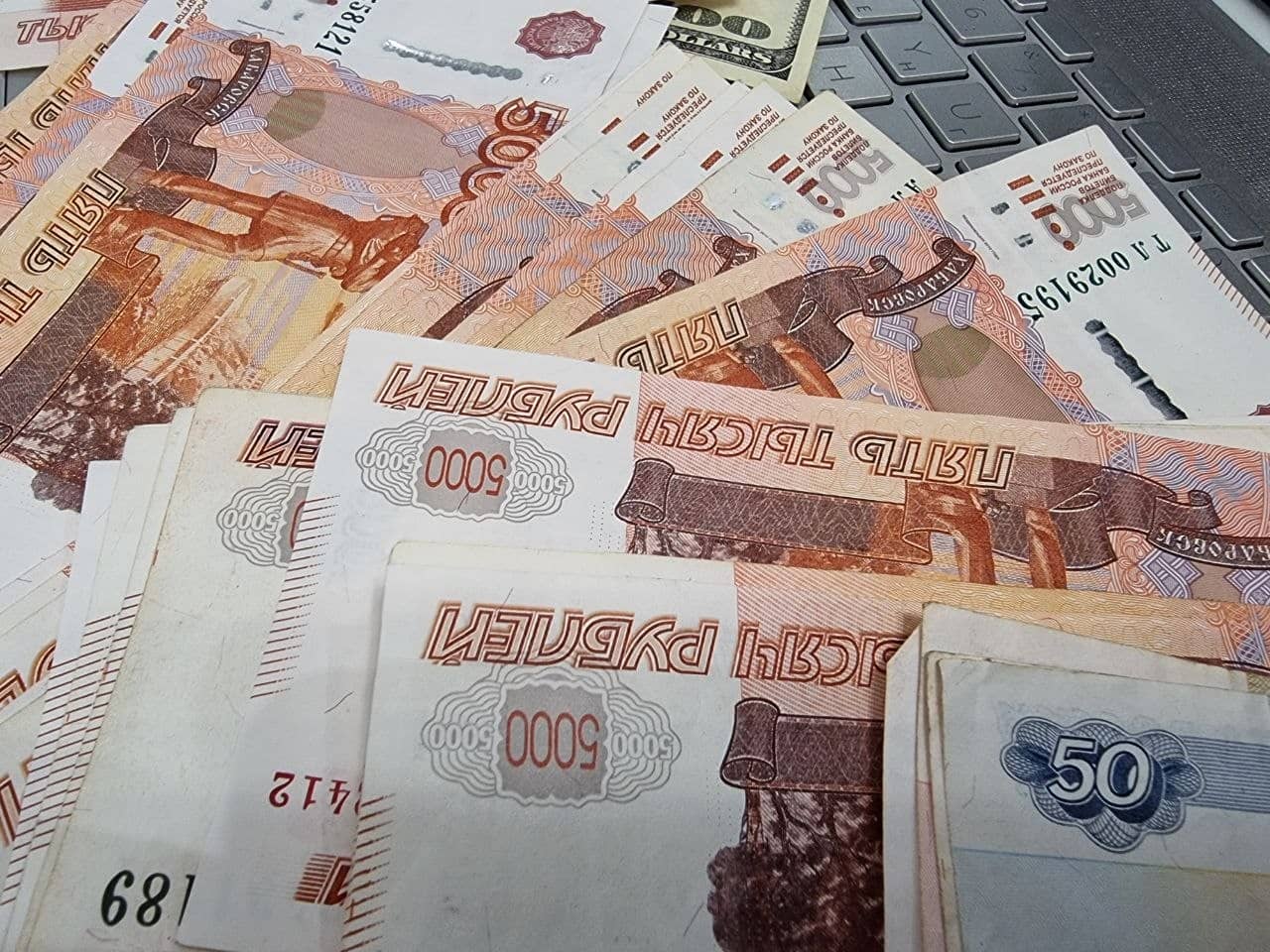 В России начали продавать самый дорогой китайский автомобиль в истории Российские деньги