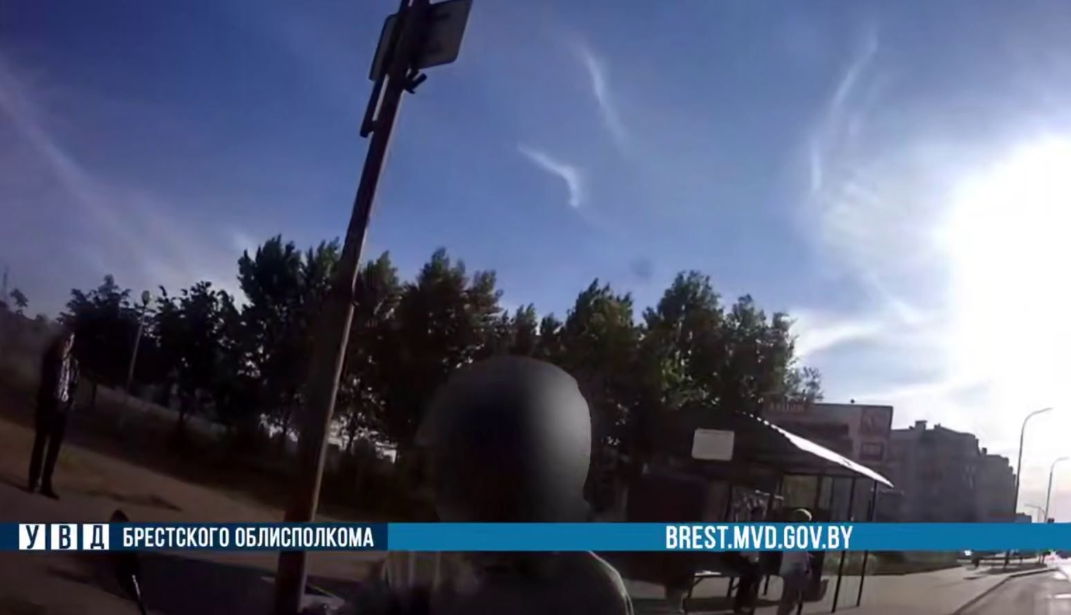В Бресте задержали пьяного мотоциклиста человек в шлеме