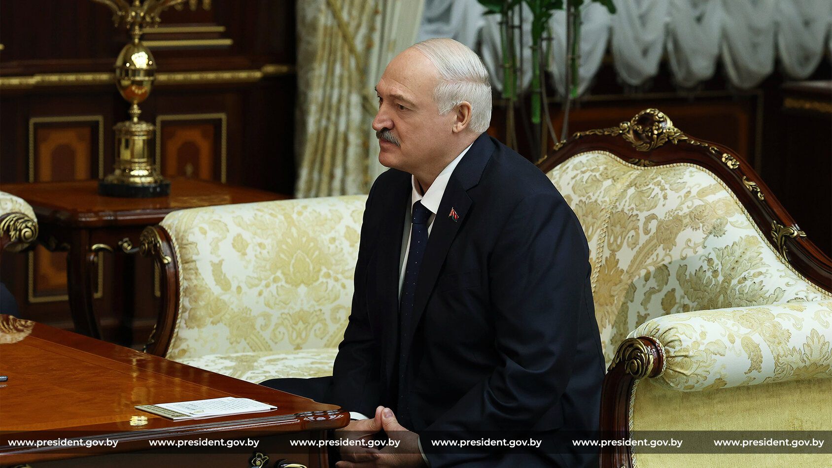 Лукашенко покидает Беларусь. Улетает в Казахстан Александр Лукашенко
