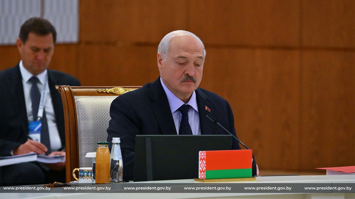 Лукашенко в Астане призвал «отказаться от того, что мешает работать» Александр Лукашенко