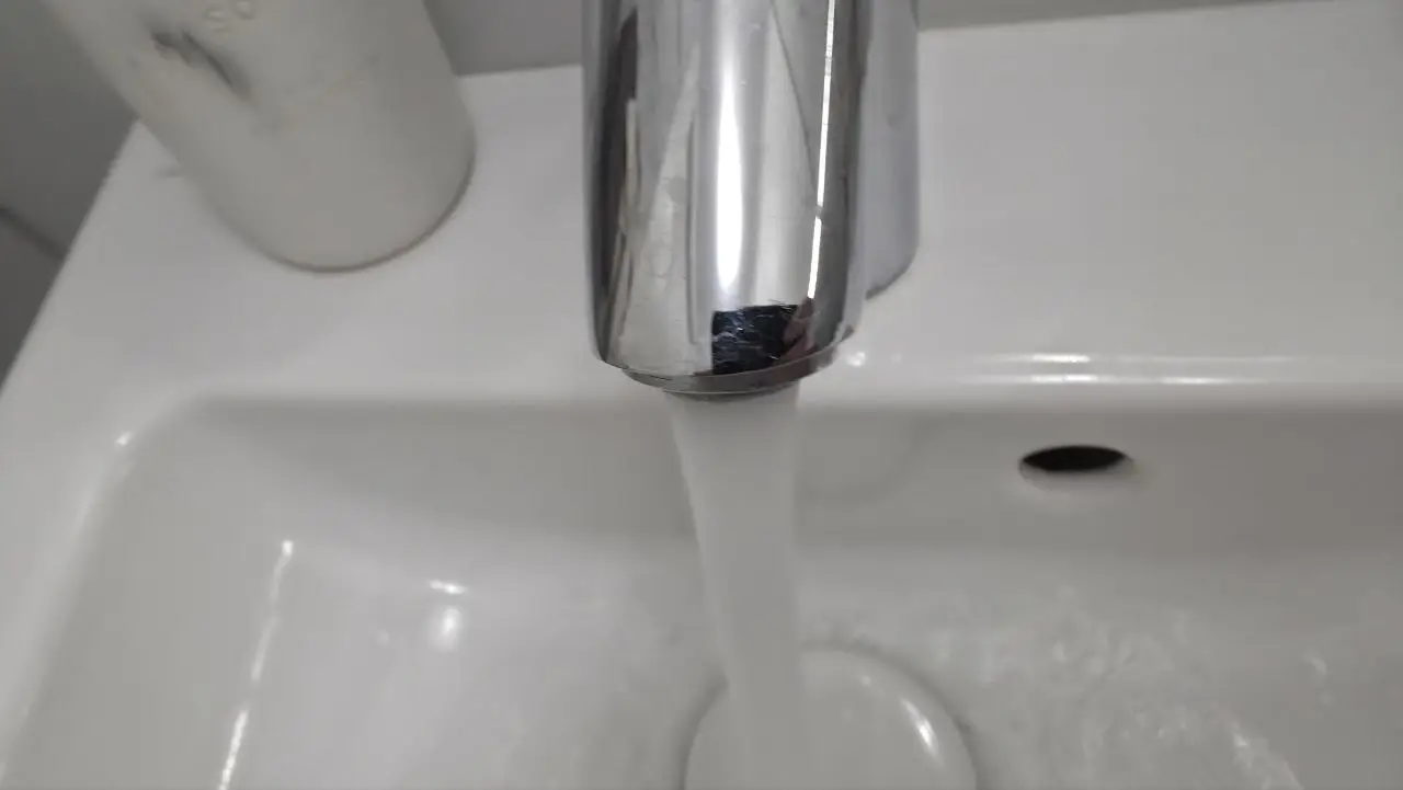 В некоторых домах, школах и детсадах Минска нет горячей воды вода из крана