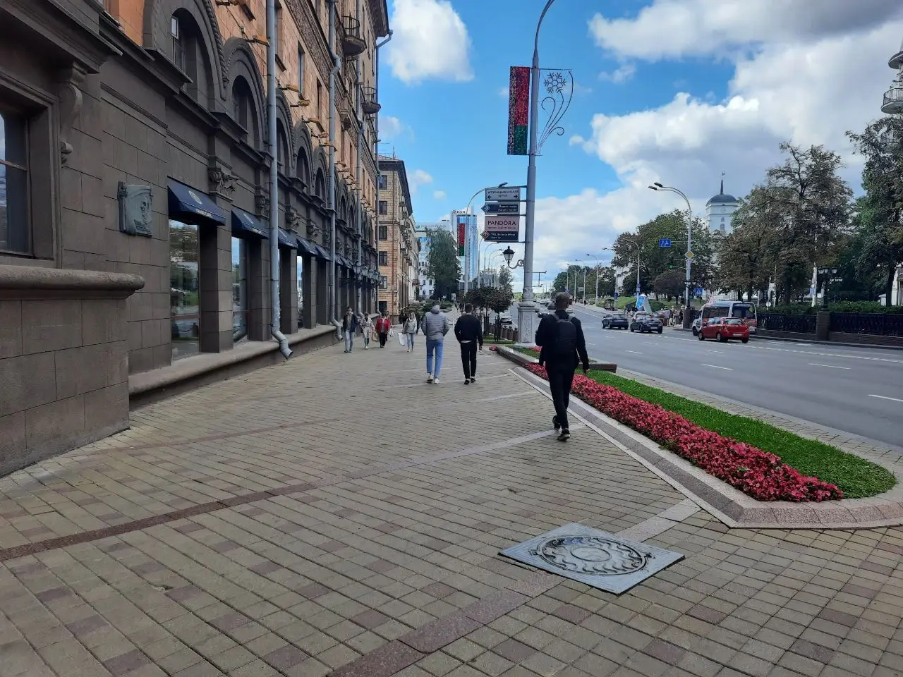 Новости сегодня за 28 мая 2026 года: рейсы в Заполярье, смертельные ДТП и грозовой фронт люди в городе