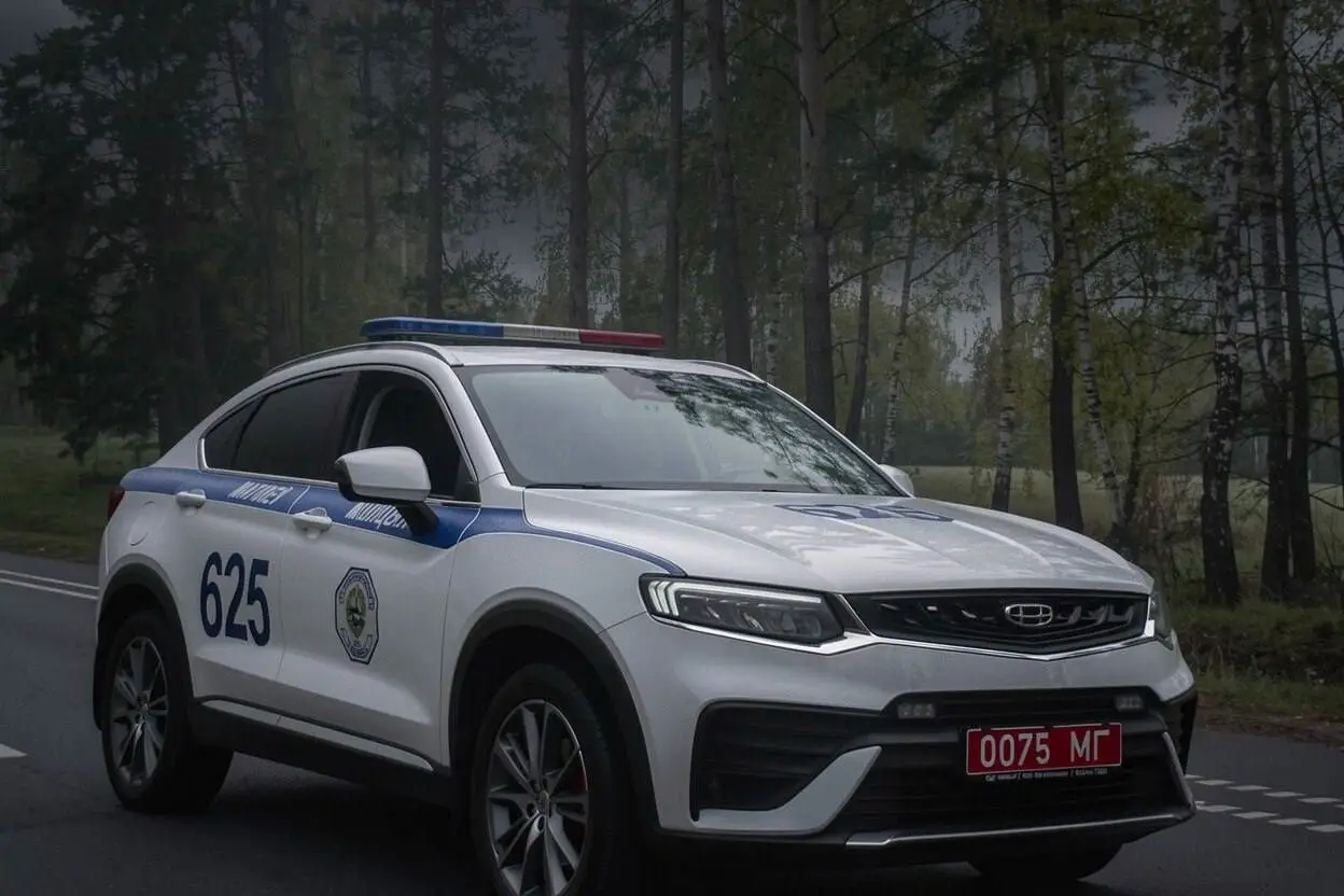 милицейский автомобиль