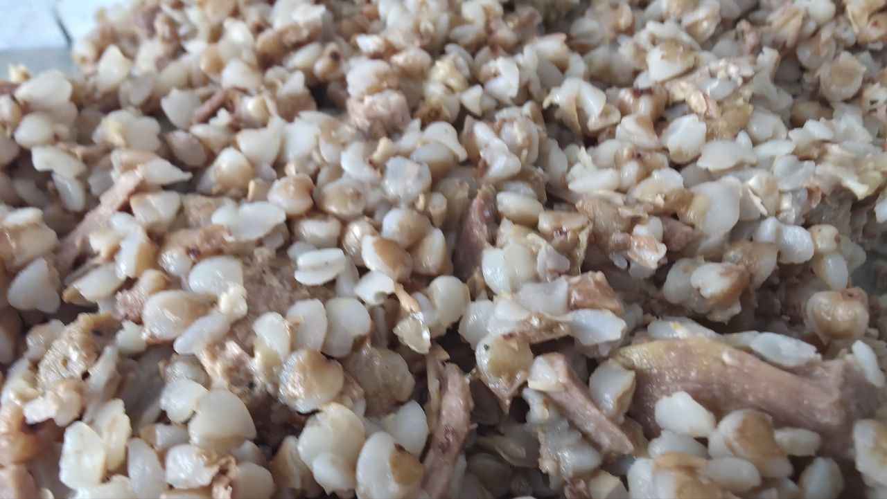 Секрет рассыпчатой гречки: прокалите крупу на сухой сковороде перед варкой