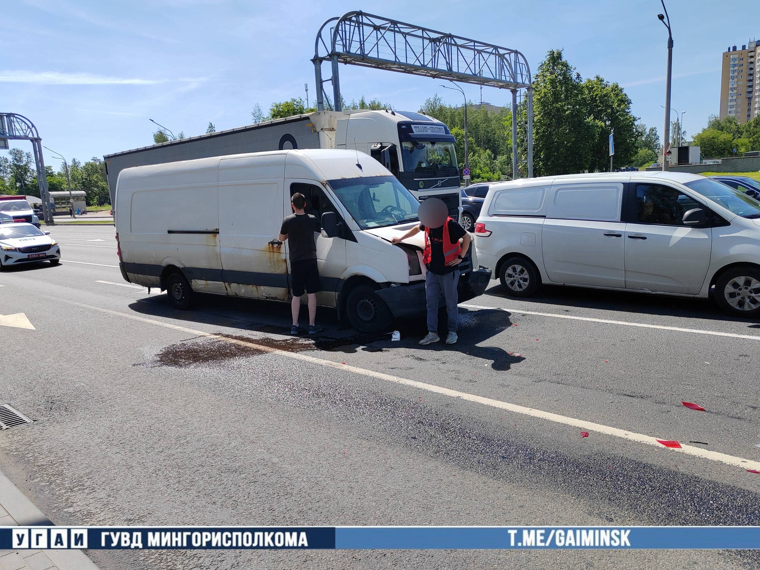 Пассажирка госпитализирована. В Минске водитель грузовика допустил столкновение с легковым авто ДТП в Минске