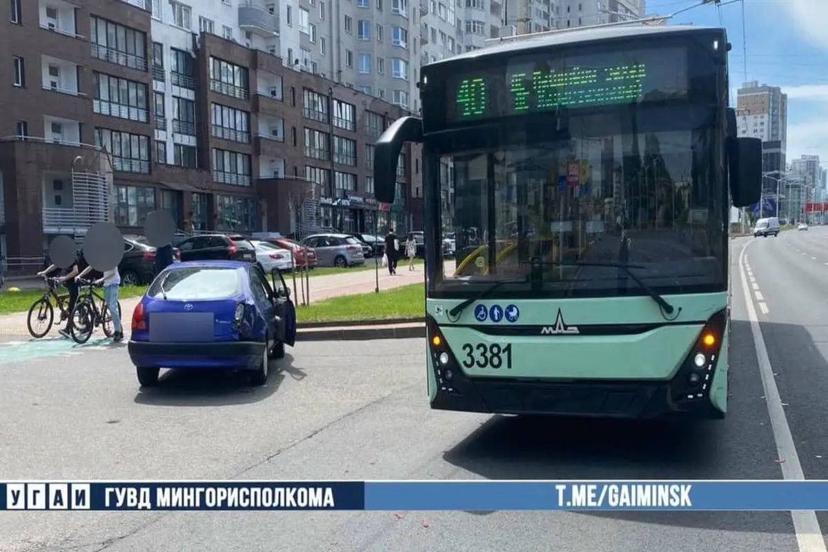 В результате столкновения автомобиля и троллейбуса в Минске 
