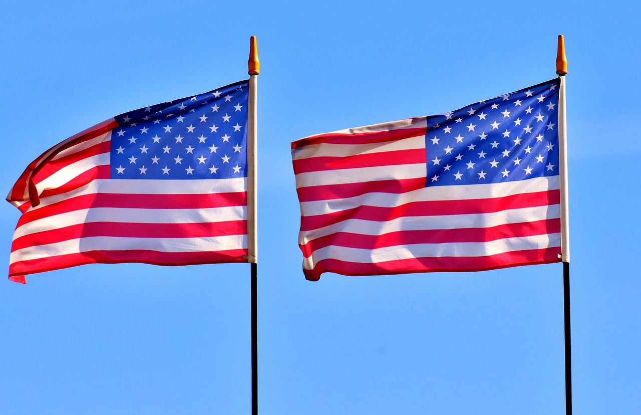 США намерены ужесточить правила рассмотрения прошений об убежище флаг США