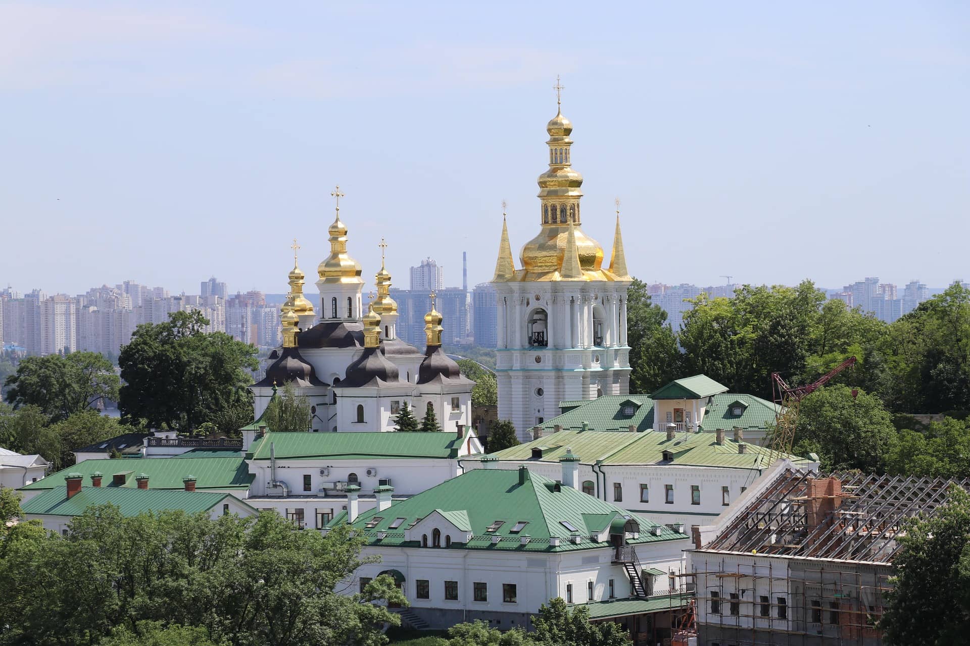 Пожар охватил крышу Успенского собора в Киево-Печерской лавре Киево-Печерская лавра