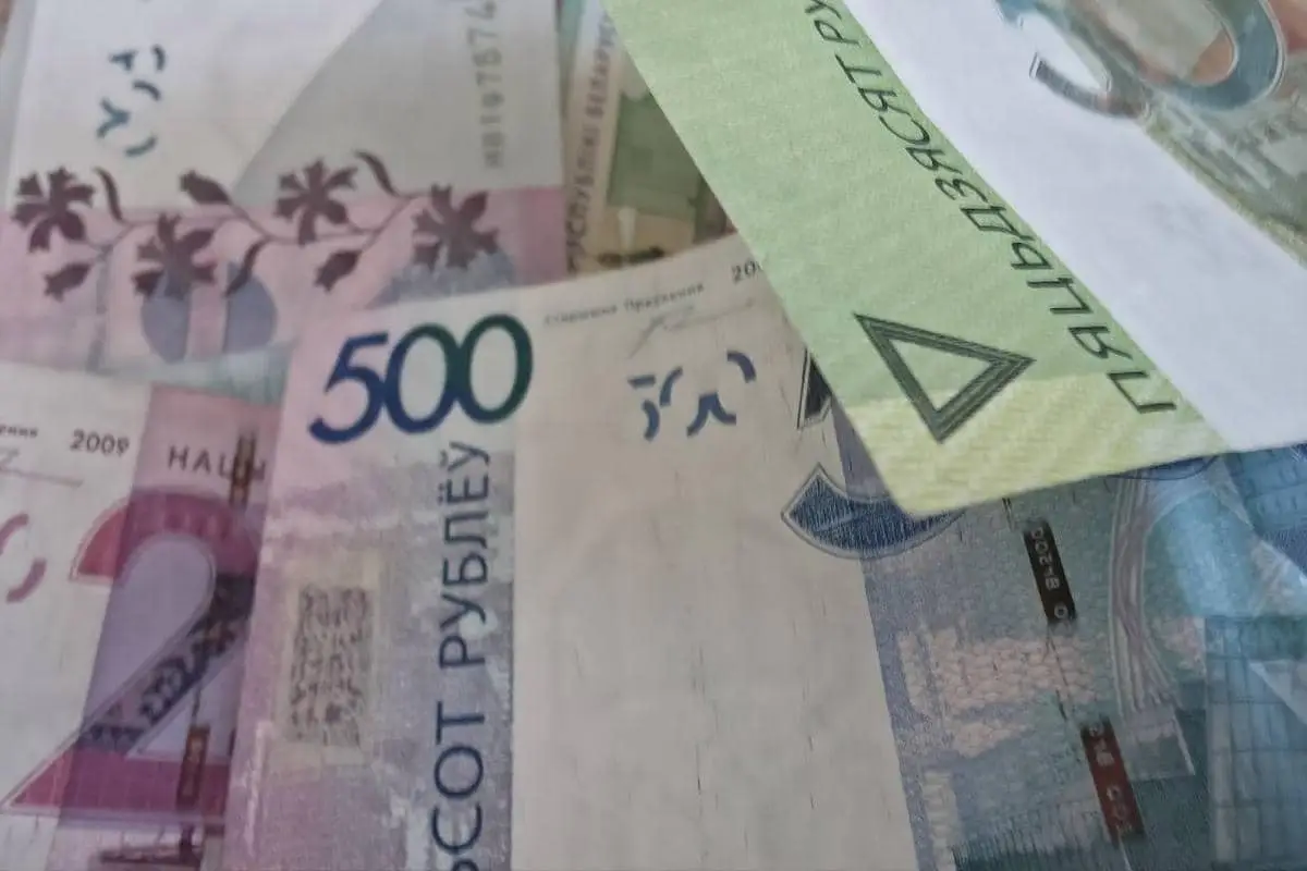 Мошенники обманули четверых детей из Минска, похитив 80 тыс. рублей Белорусские деньги