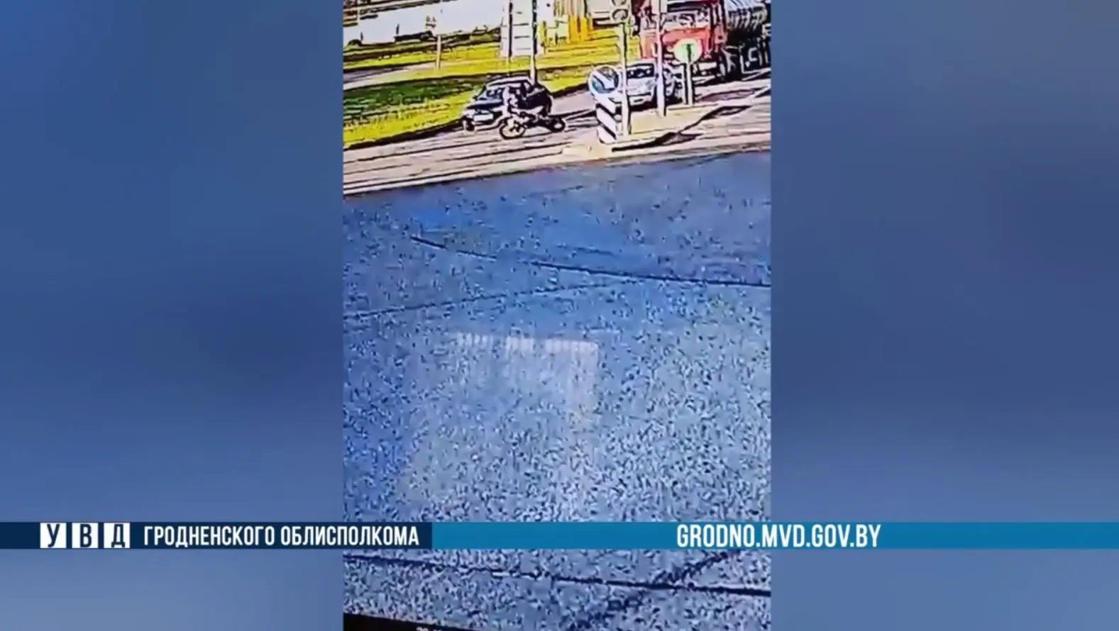 В Ошмянах объявился пьяный байкер. Местный помог его задержать автомобили и мотоцикл