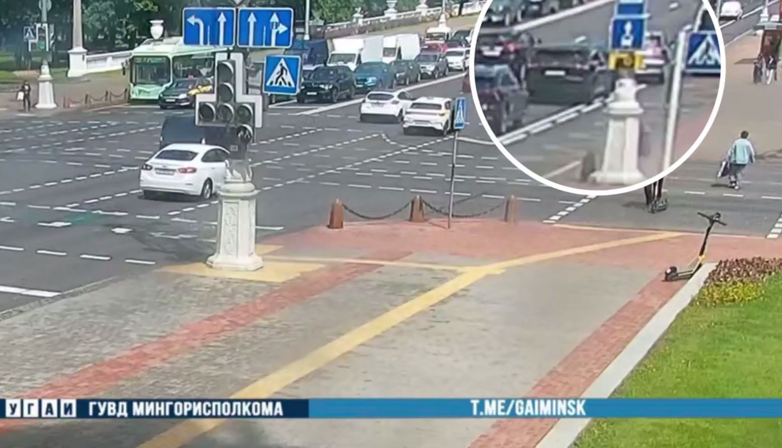 Два «китайца» и Tesla. На пр. Независимости в Минске столкнулись 3 авто автомобили на дороге