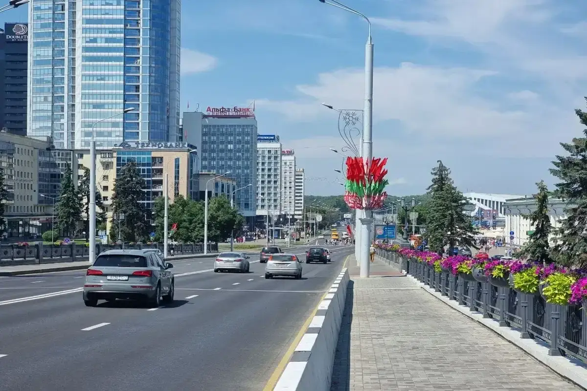 Новости сегодня за 22 июня 2026 года: Беларусь почтила память жертв войны, Стармер объявил об отставке, в Гродно эвакуировали детсад, на Солнце зафиксировали две сильные вспышки Вид на город