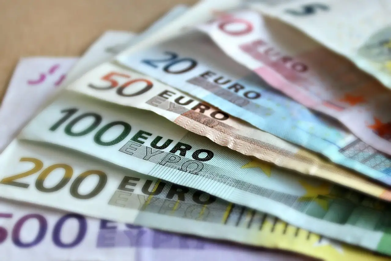 Пора ли продавать евро: экспертный разбор перспектив единой валюты до конца лета 2026 евро