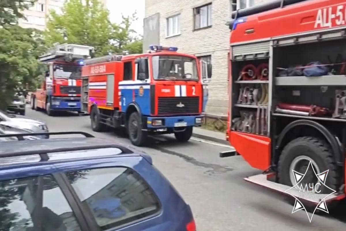 МЧС эвакуировало 7 человек при пожаре в гродненско