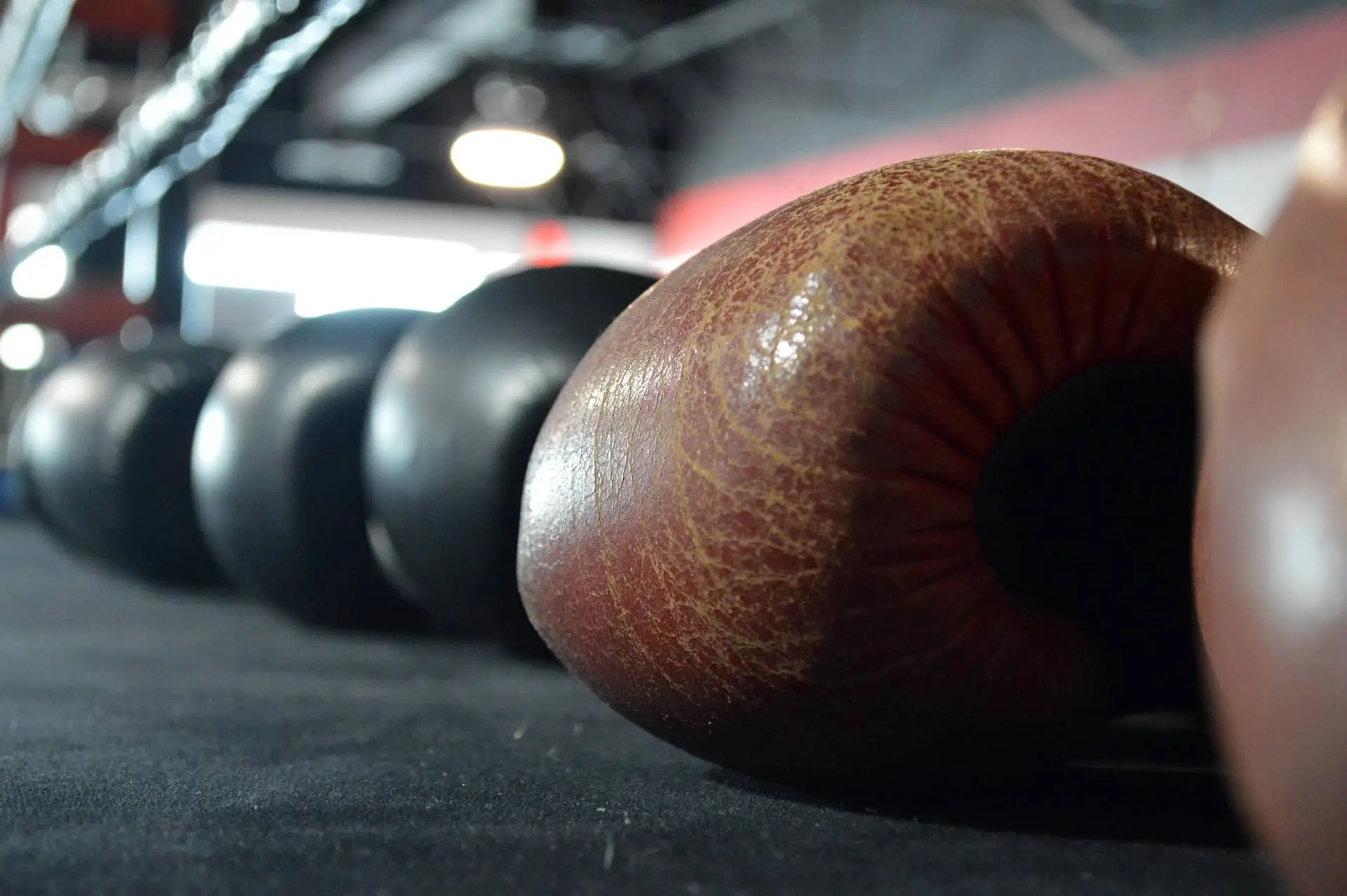 Турнир UFC Freedom 250 вошёл в историю. Все бои завершились нокаутами Боксерские перчатки