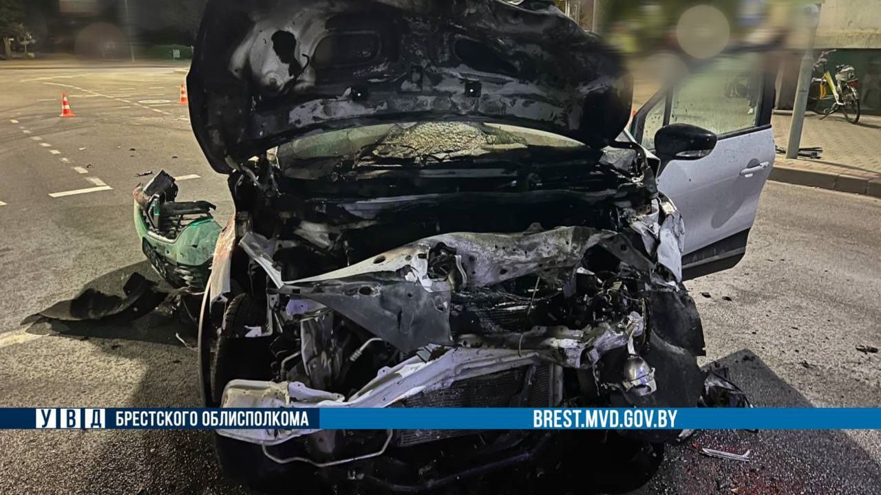 В Бресте после жесткого столкновения с Mitsubishi 
