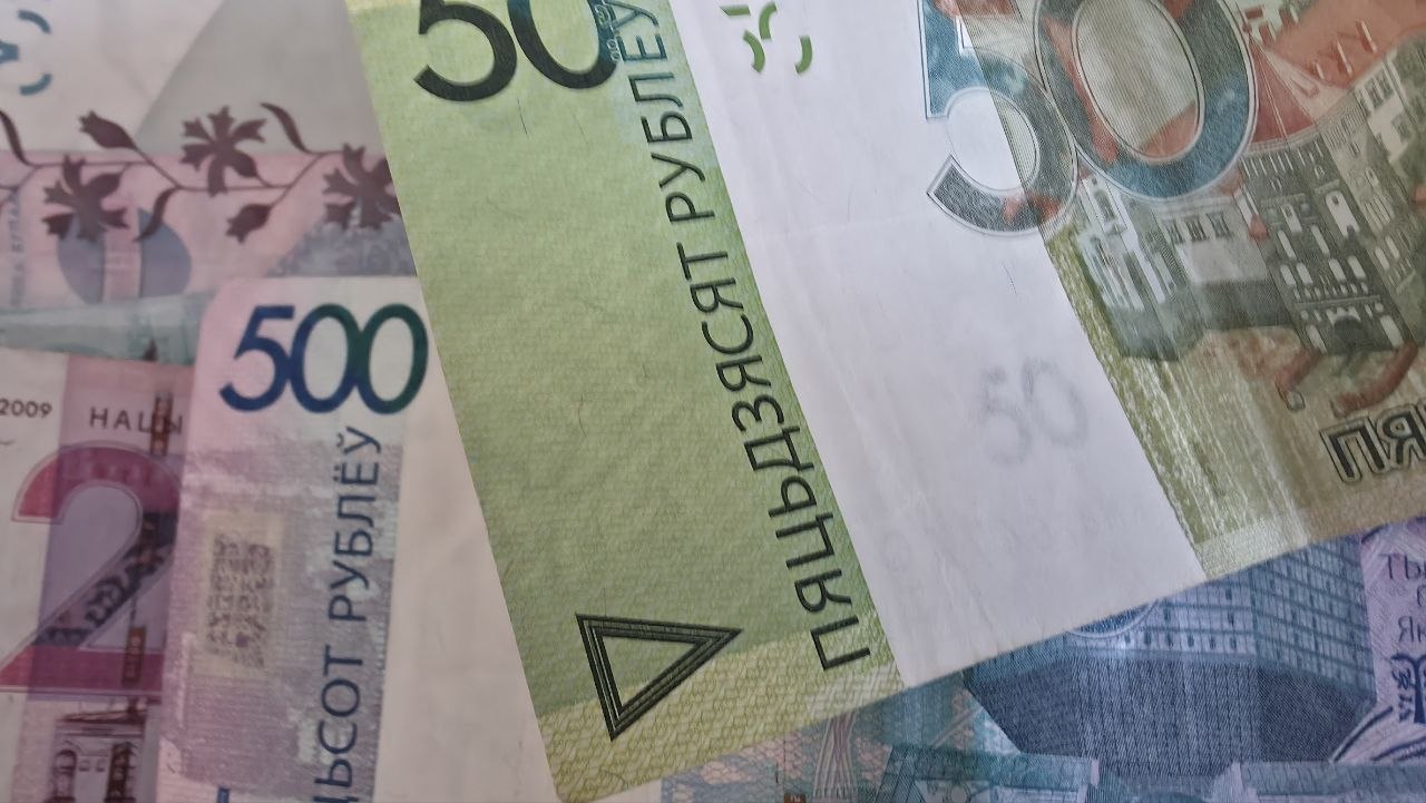 «Всего» 550 рублей, а последствия — тюрьма, огромный штраф и запрет работать по специальности. История коррупционера из лесхоза белорусские рубли