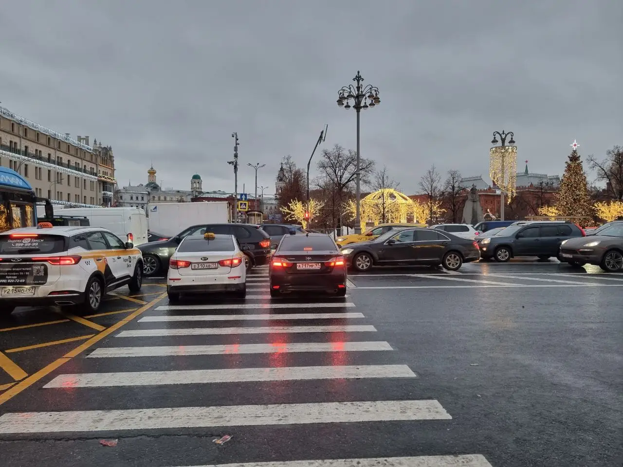 Водителям назвали нарушения, за которые мгновенно лишат прав автомобили на дороге