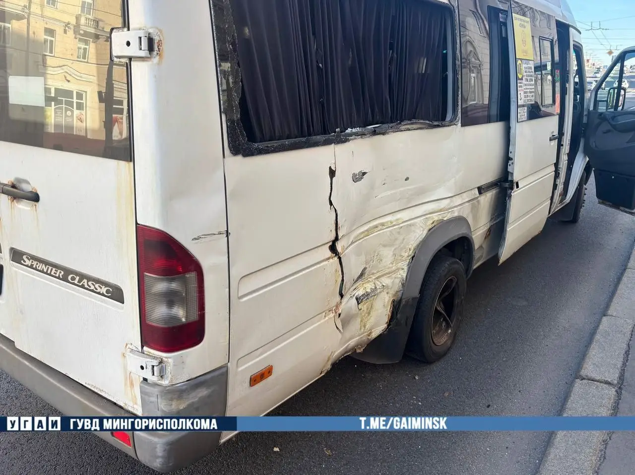 В Минске маршрутка столкнулась с пассажирским автобусом маршрутное такси