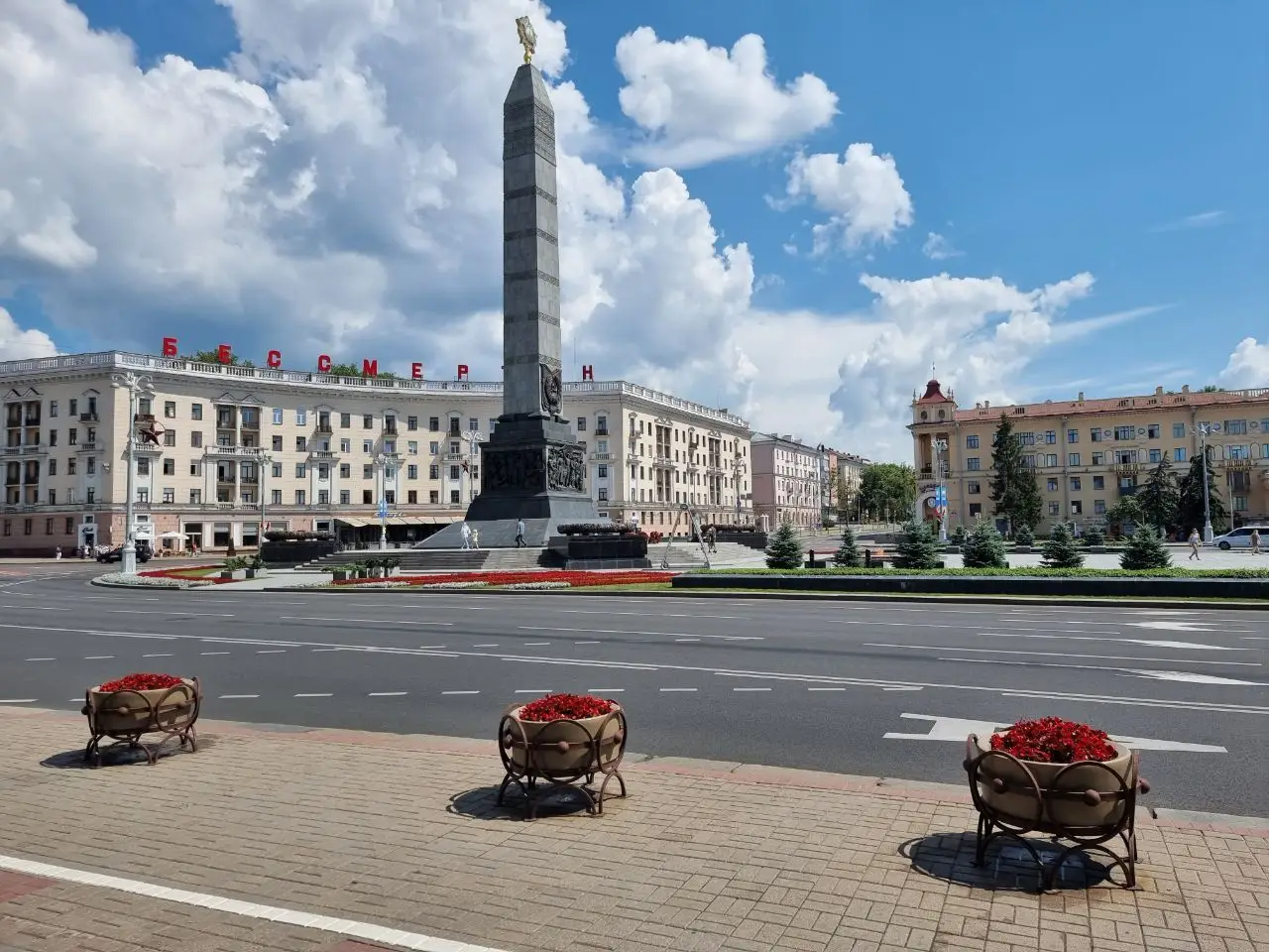 В память о погибших в Великой Отечественной войне. Минута молчания объявлена в Беларуси площадь Победы